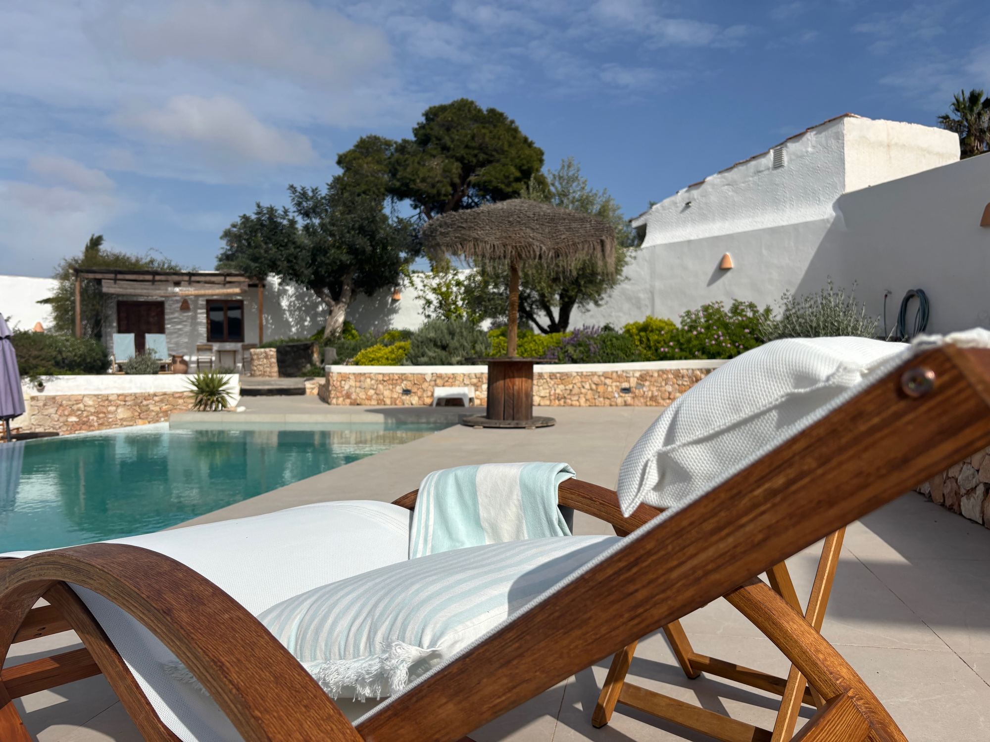 Comedor exterior y terraza de La Casa del Aljibe